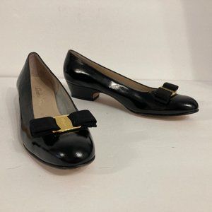 SALVATORE FERRAGAMO Vera Pumps Size 8 AA Shiny Black Patent Workwear Classic